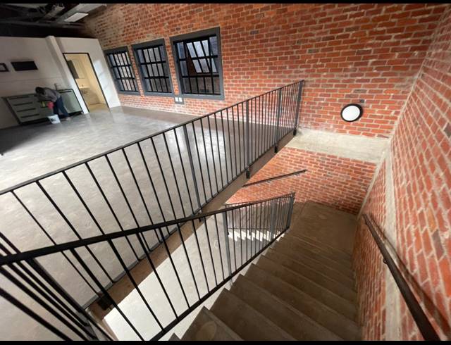 416M² WAREHOUSE TO LET IN RIVERSANDS